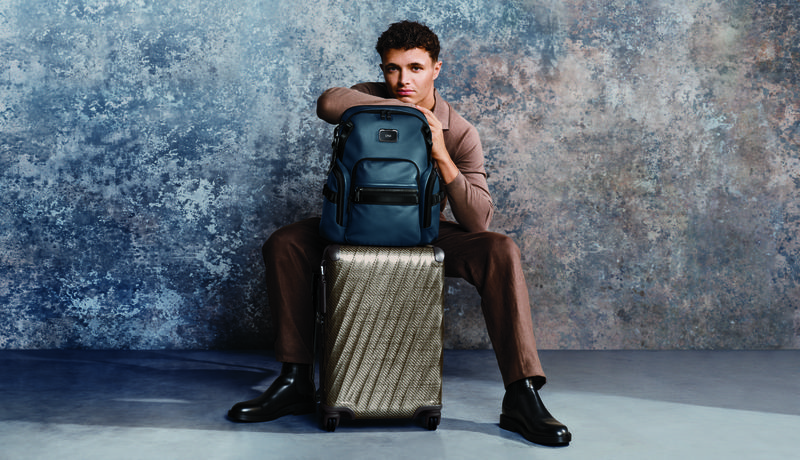 TUMI تطلق حملة "ICONS TESTED" بمشاركة لاندو نوريس ونيللي كوردا