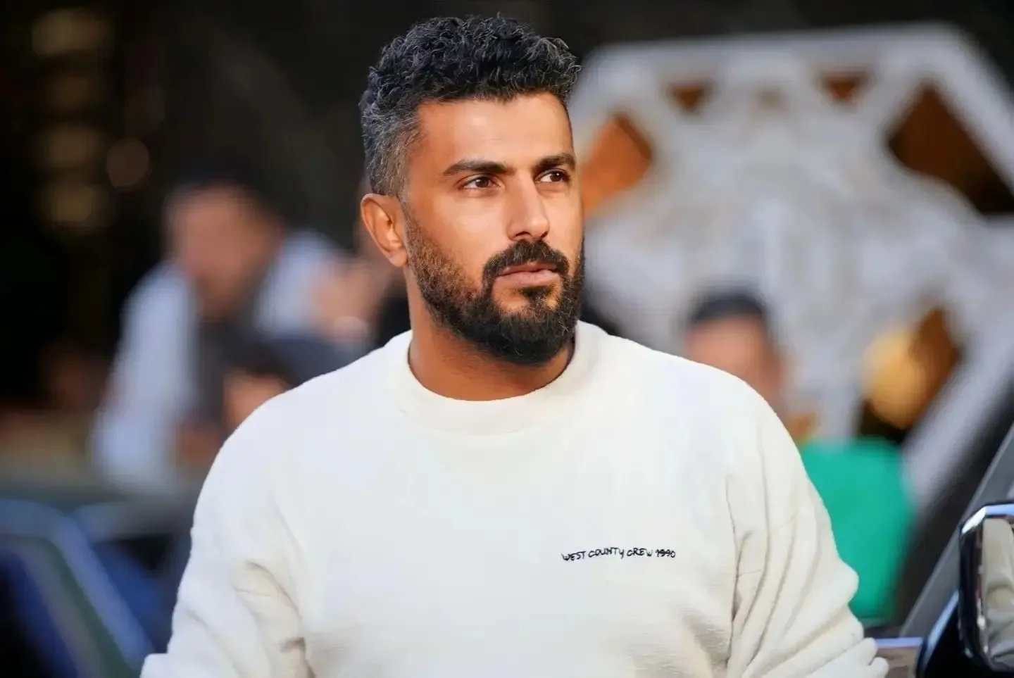 للمرة الأولى يبدل محمد سامي الأدوار ليقف أمام الكاميرا في تجربة جديدة عليه