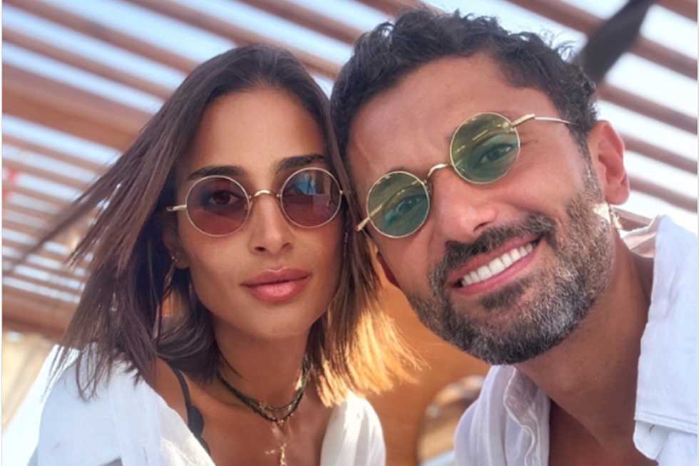 تطورات الأزمة بين كريم محمود عبد العزيز وزوجته آن الرفاعي بعد الشائعات المنتشرة الطلاق على وشك الوقوع