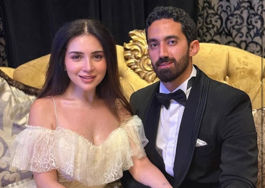 بكاء مي عز الدين في عقد قرانها تأثرًا برحيل والدتها