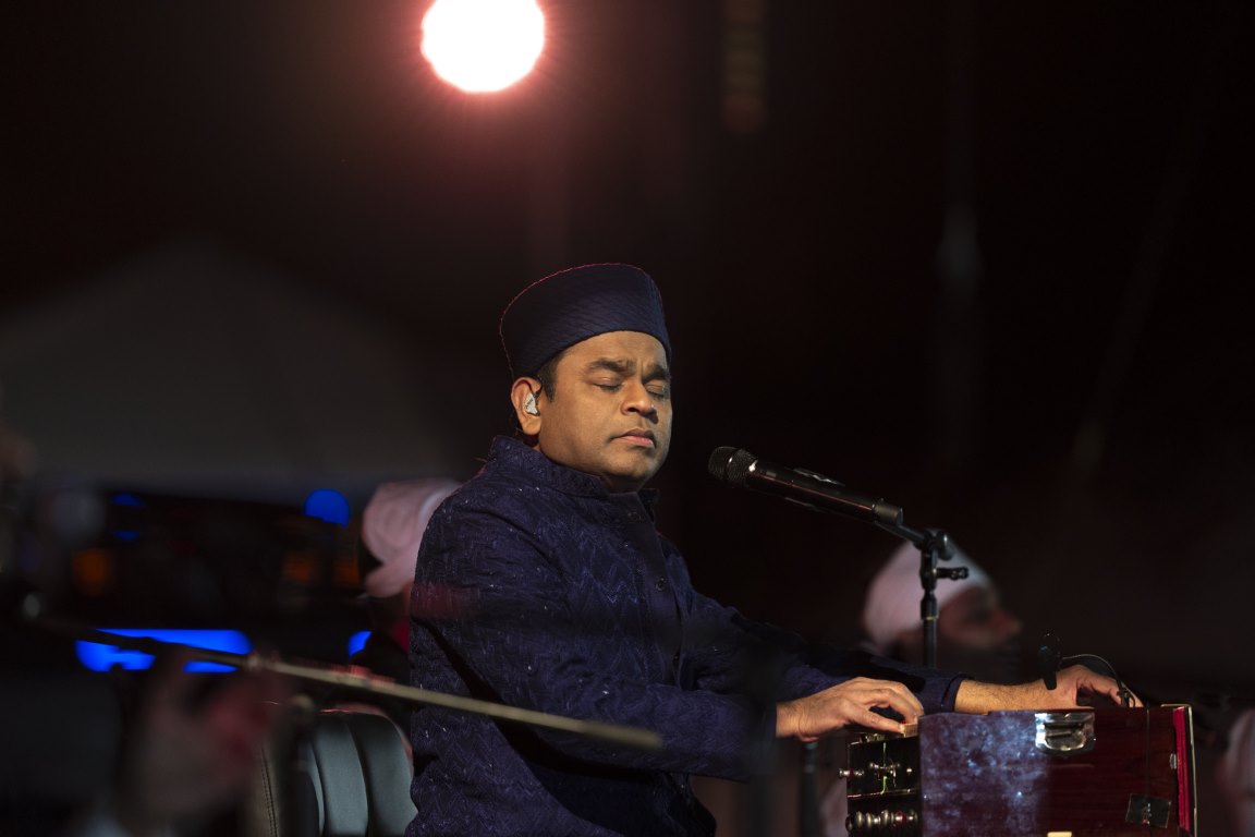  انطلاق مهرجان تنوير بأمسية فنية في صحراء مليحة بالشارقة