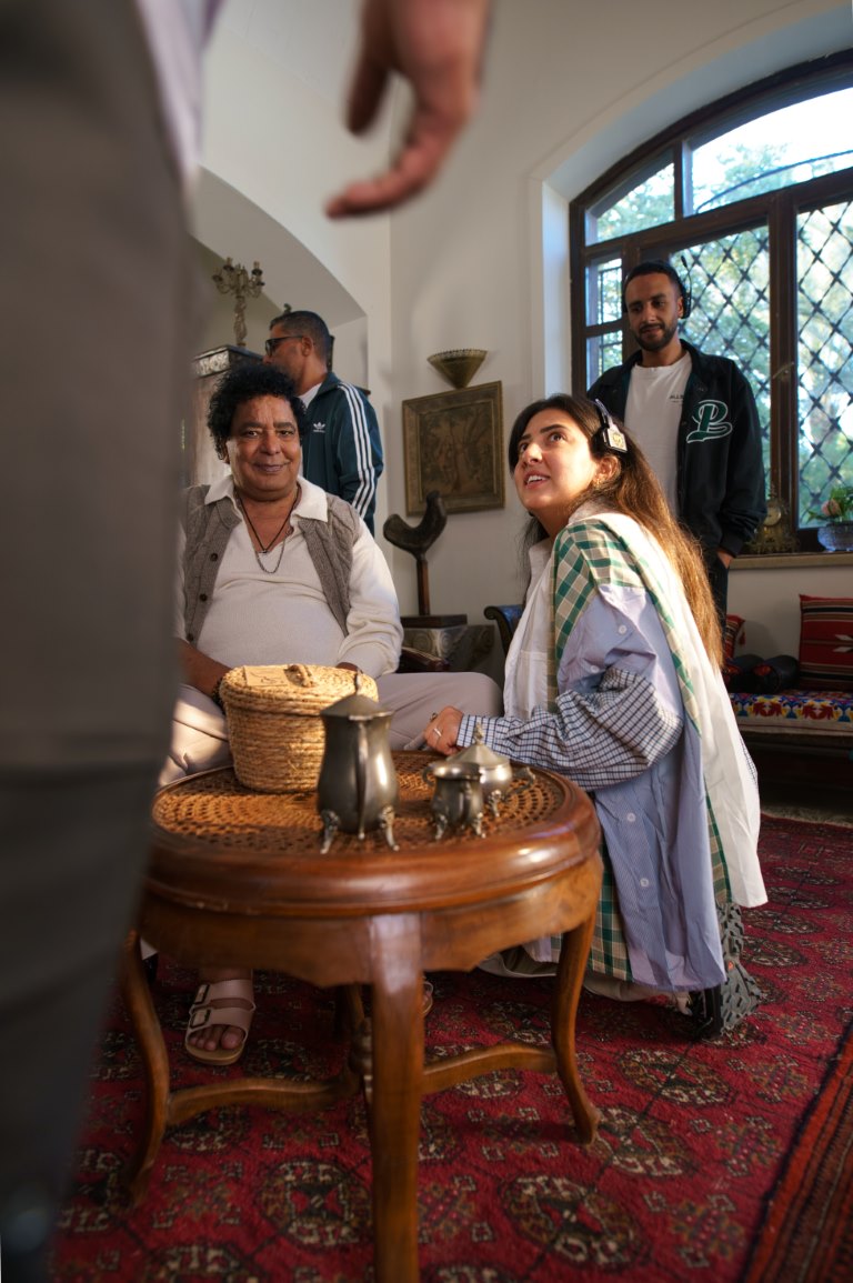  المخرجة الصاعدة ليلي غالب ومحمد منير يطلقان الأغنية الرسمية لبطولة كأس العرب 