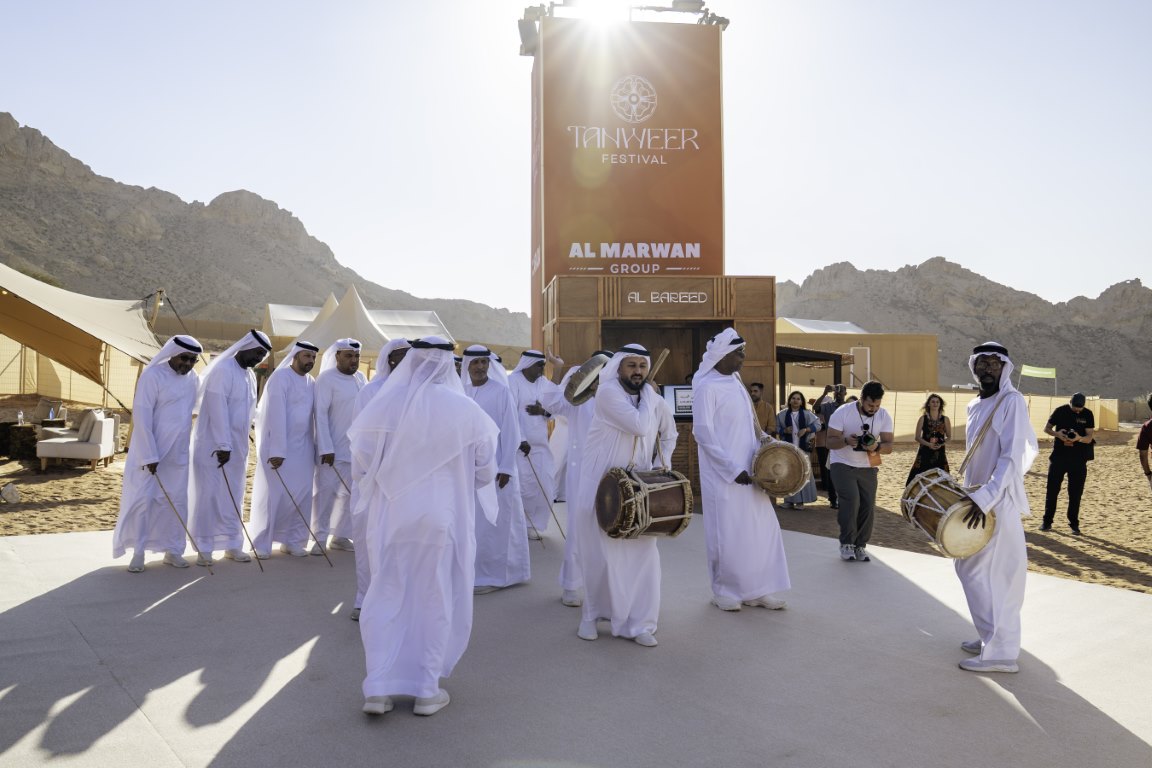  انطلاق مهرجان تنوير بأمسية فنية في صحراء مليحة بالشارقة