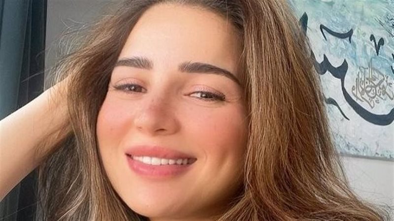 مي عز الدين تدعم منى زكي وسط الهجوم عليها بعد عرض فيلم الست