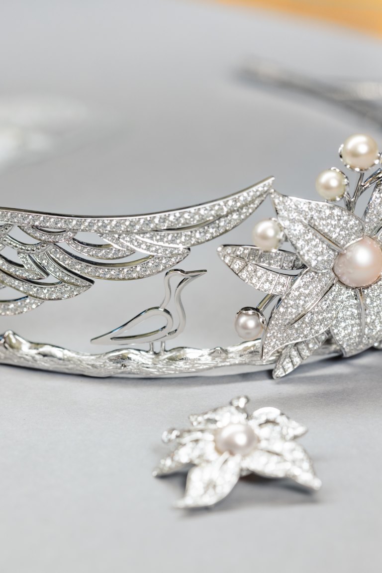 عائشة العطيّة تفوز بمشروع التاج الحصري من شوميه ومتاحف قطر