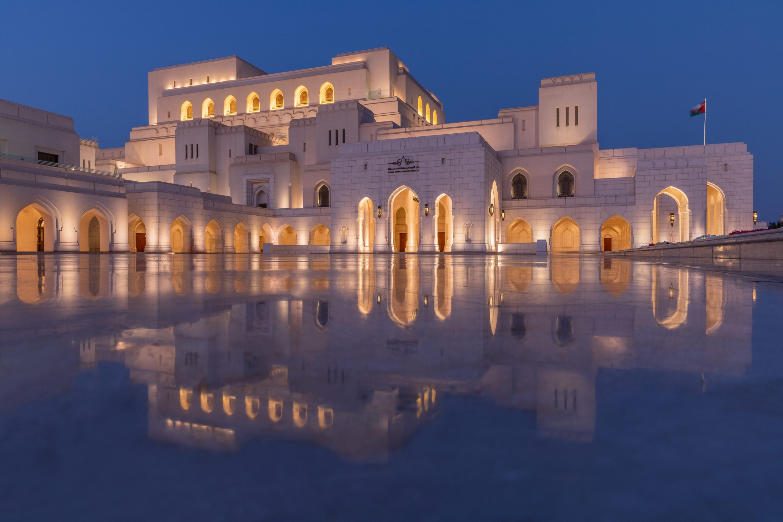 أسبوع مسقط للموضة 2026 برعاية حصرية من مجلة "هي"