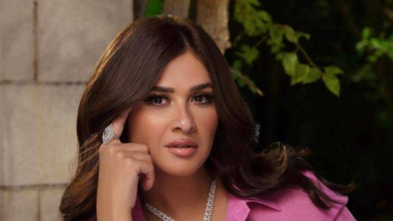 انتشار صور فاضحة لياسمين عبد العزيز والفنانة ترد حسبي الله ونعم الوكيل