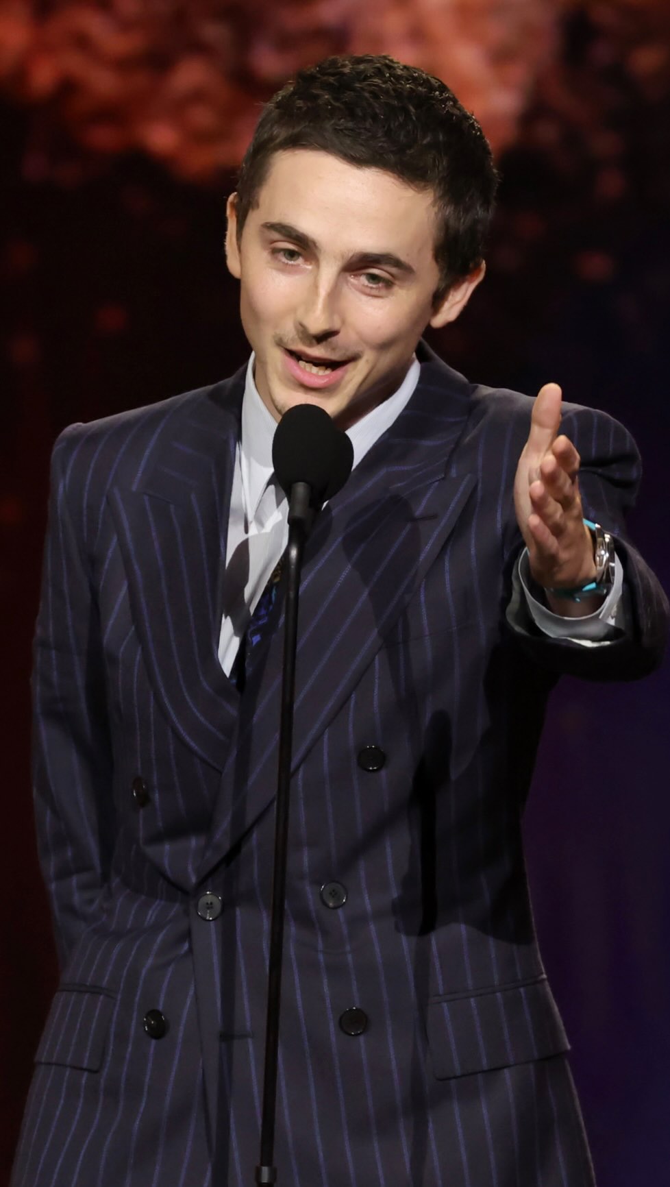 تيموثي شالاميه يتوج بجائزة اختيار النقاد 2026 ويهدي فوزه لكايلي جينر بكلمات مؤثرة