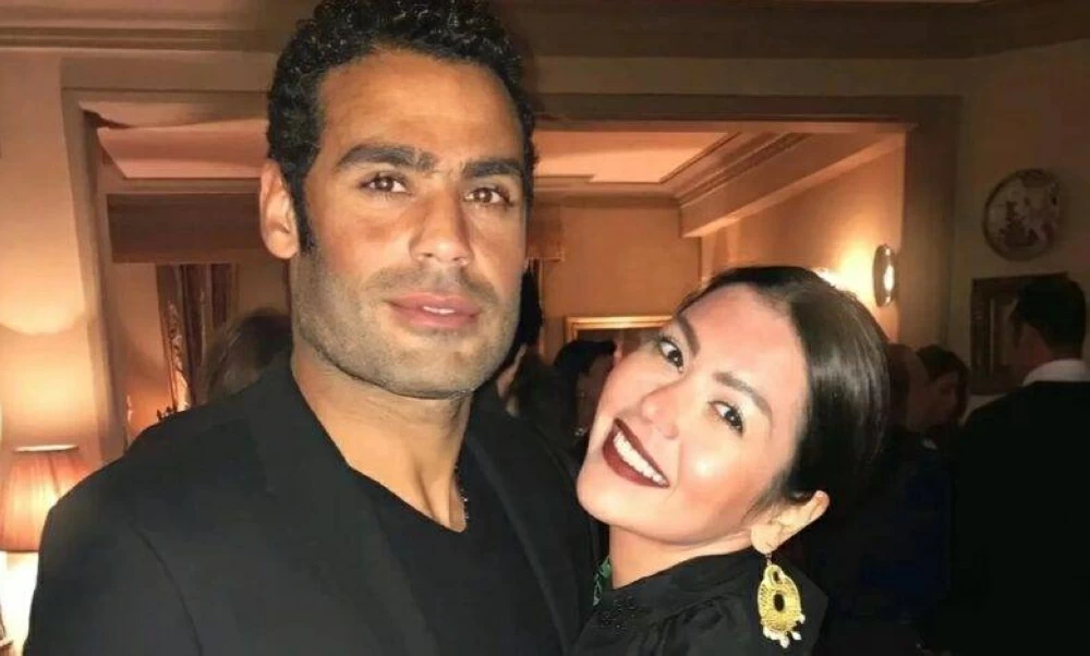 محمد عبد المنصف يعتذر لزوجته لقاء الخميسي على الهواء مباشرة بعد اتهامها بتخليها عن كرامتها لمسامحته