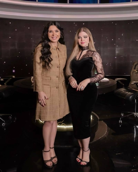 دينا توافق على أن يعيش ابنها المساكنة وترفض الفكرة ذاتها بالنسبة لابنتها