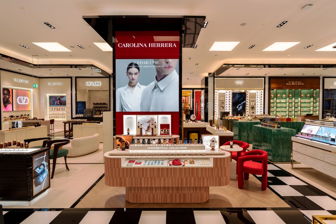 كارولينا هيريرا تكشف عن كاونترها المطوّر في بلومينغديلز دبي مول