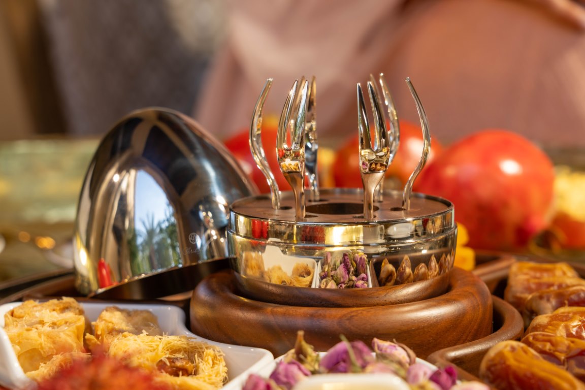 تعاون رمضاني مبهر بين كريستوفل والمصممة الإماراتية هجر التنيجي