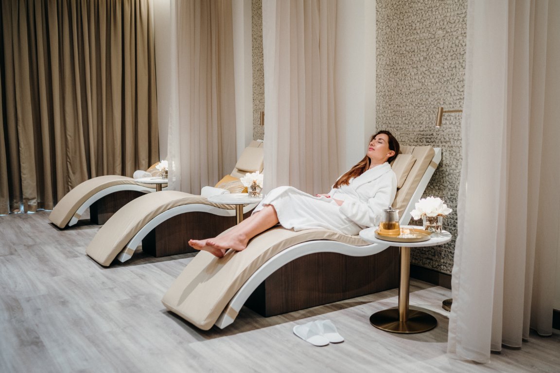 جلسة تدليك صحية ومتكاملة في Lava Shell Treatment  PAUSE SPA