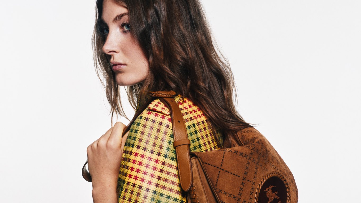 BURBERRY تطلق حملتها الجديدة لتشكيلة موسم صيف 2026