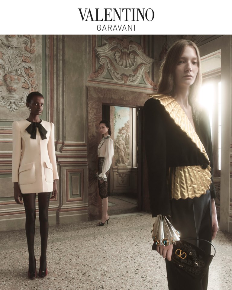 VALENTINO تعلن حملة فراشات النار FIREFLIES