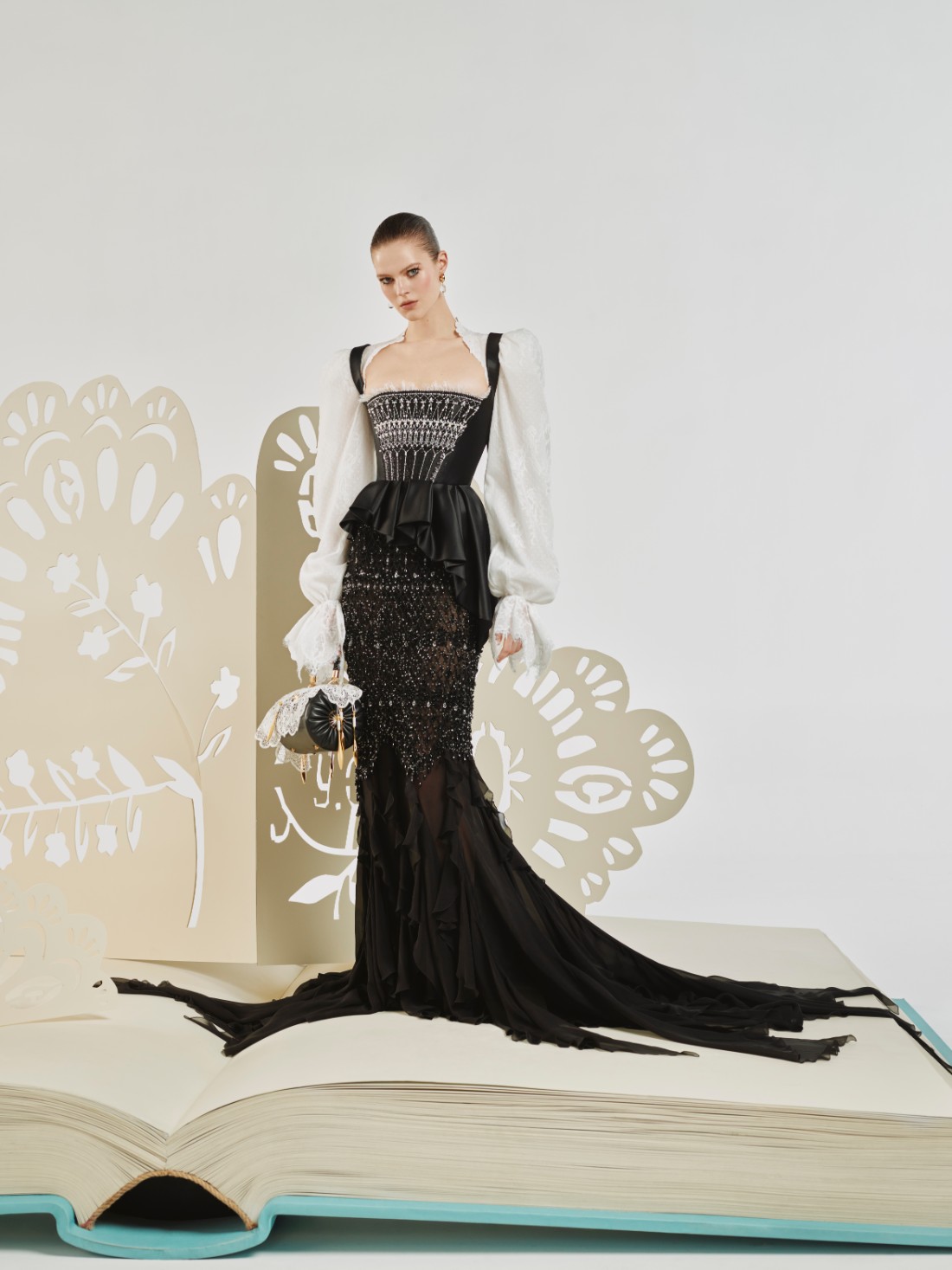 ‏خمسة عشر عاماً من الأناقة… Ulyana Sergeenko حكاية الأزياء الراقية