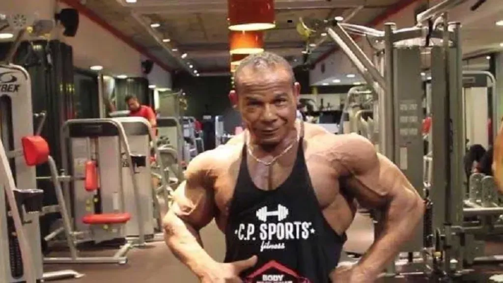 بعد النجاح الذي حققه في علي كلاي الشحات مبروك يكشف دعم زوجته له ورحيلها بعد نجاح على كلاي