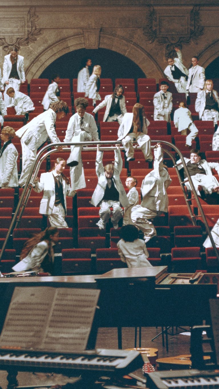 Maison Margiela تطلق فيلم Joy مع الفنان ماكس ريختر