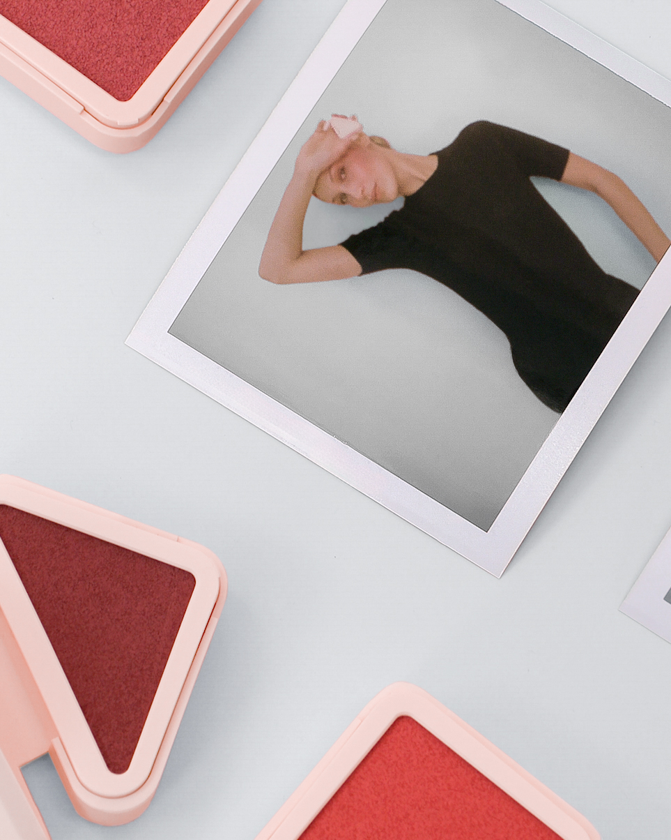 بيلا حديد وبرادا بيوتي: تحالف الجمال المعاصر والقوة الإنسانية