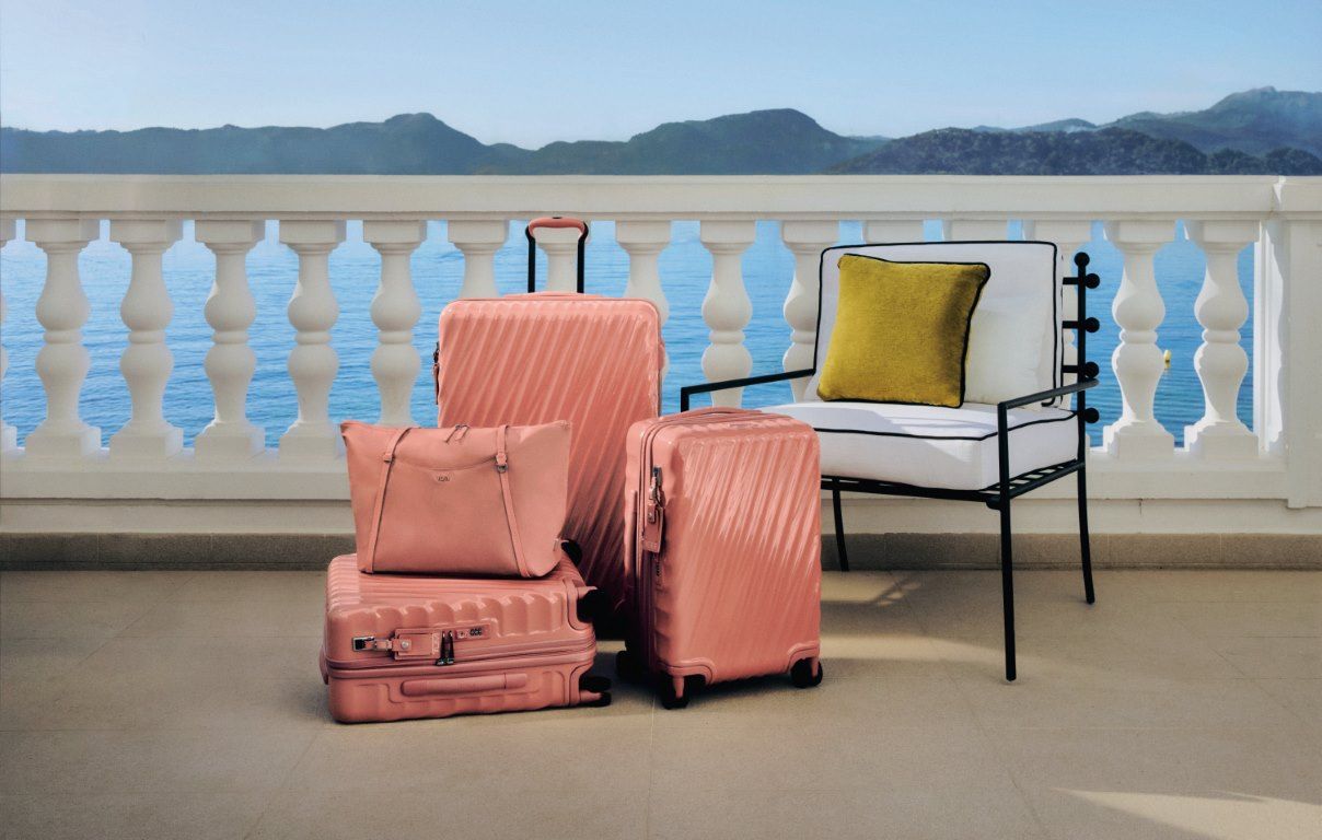 "هروب متوسطي": TUMI تكشف عن سحر مجموعة ربيع 2026