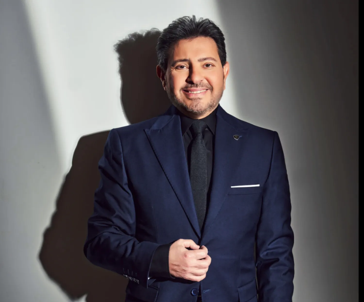 نادية مصطفى تكذب تصريحات رئيس الجالية المصرية في فرنسا حول الحالة الصحية للفنان هاني شاكر