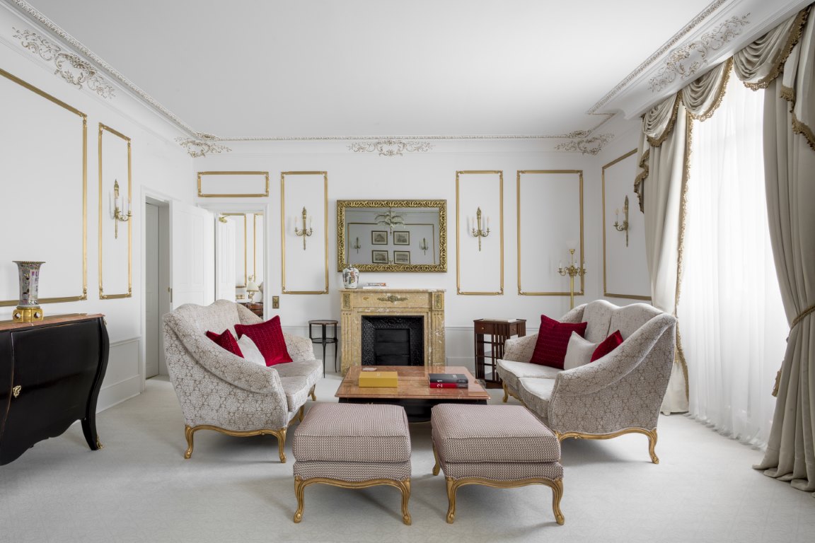 رومانسية باريسية في قلب برشلونة: تجربة فندق إل بالاس