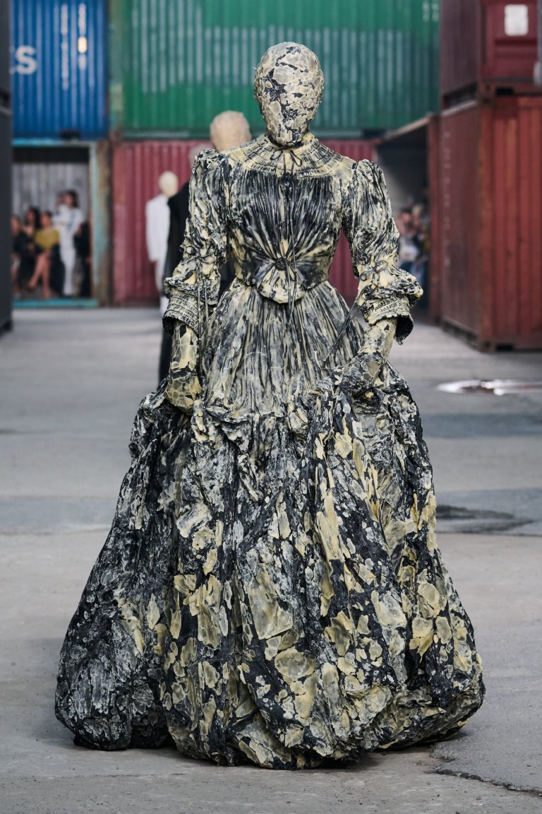 فاصيل استثنائية في أحدث إصدارات Maison Margiela لهذا الموسم