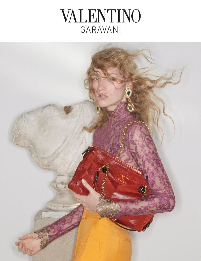 فالنتينو ما قبل خريف 2026.. حين تتحول الأزياء إلى "صدع" يكسر جمود الزمن