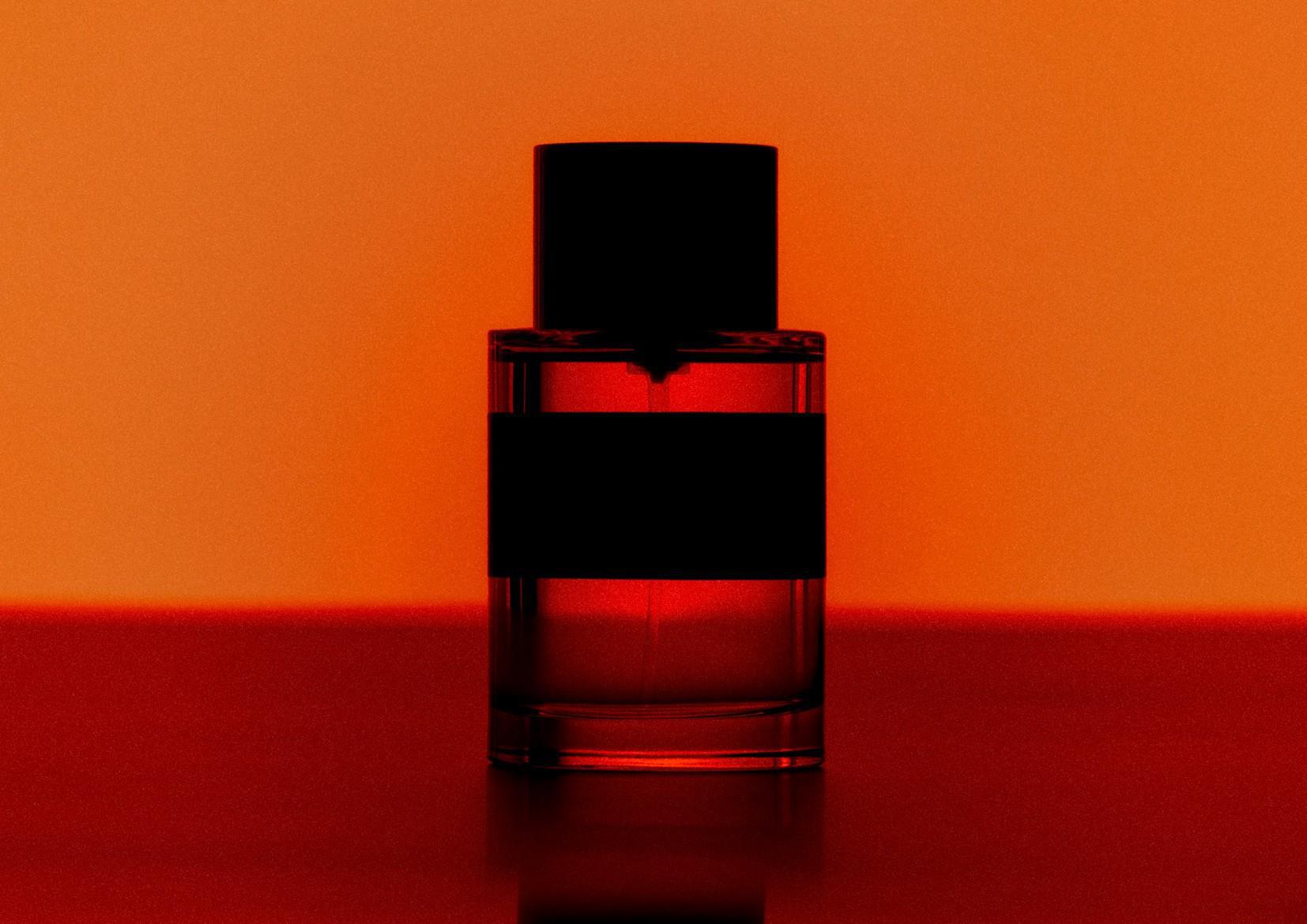 Contre-Jour: تجربة عطرية نادرة بين الشفافية والقوة