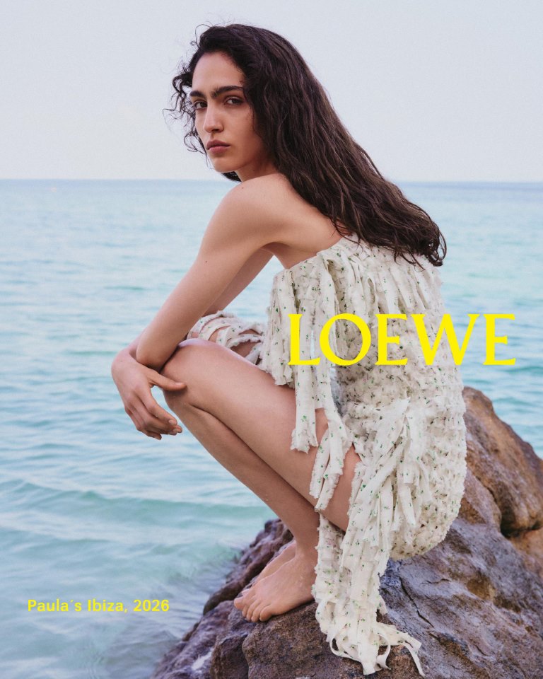 تصاميم LOEWE Paula’s Ibiza 2026 تجسيد للحرية والألوان