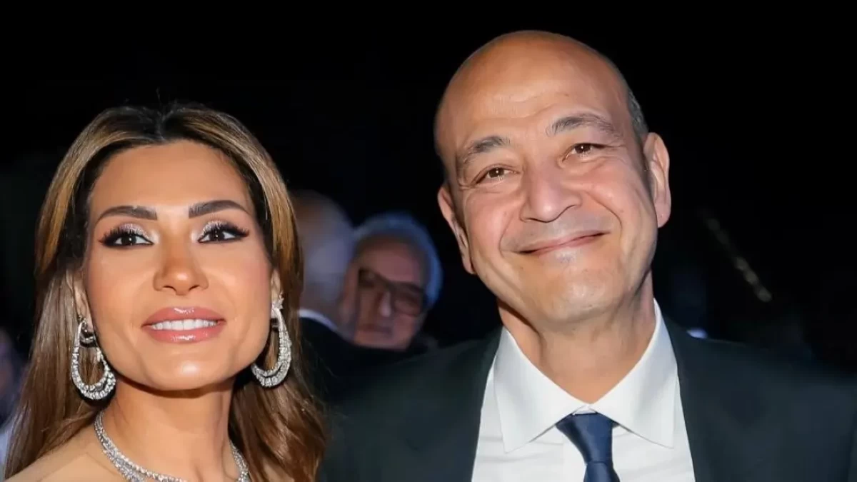 عمرو أديب يحسم الجدل بشأن زواجه لأول مرة في العرض الخاص لفيلم ذا سيفن دوجز