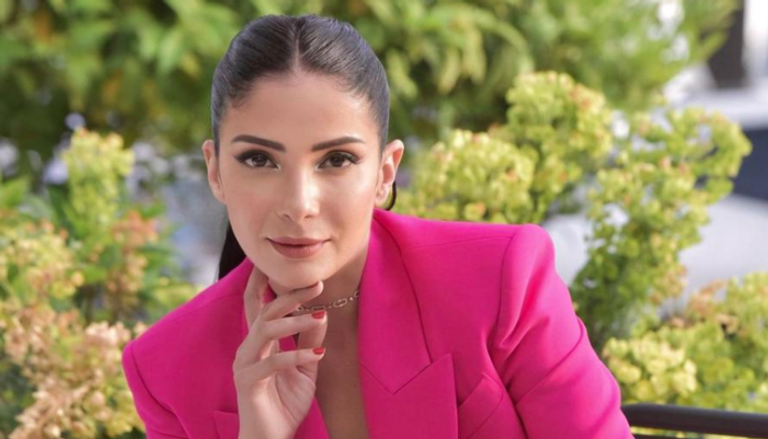 تحركات قانونية للفنانة منى زكي بمساعدة نقيب الممثلين ضد فتاة نشرت صورًا مسيئة لها