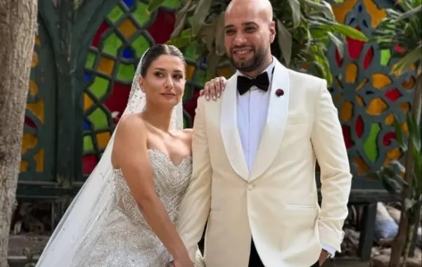 حاتم صلاح وزوجته يعلنان خبرًا سعيدًا مع منى الشاذلي