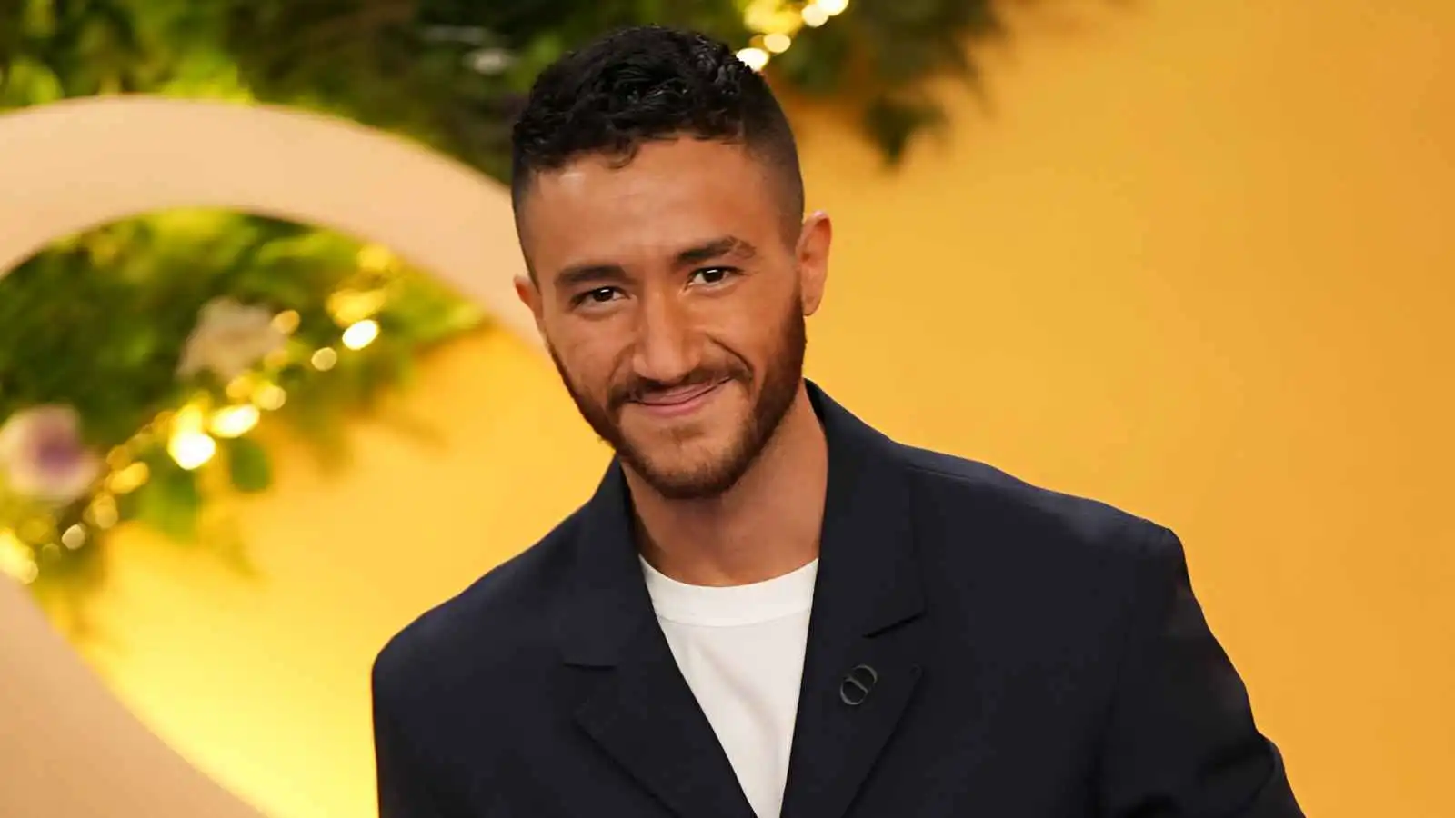 بعد رفض أحمد عز تقديم جزء جديد من فيلم ولاد رزق أحمد مالك بديلاً عنه بدور رضا في الجزء الرابع من السلسلة