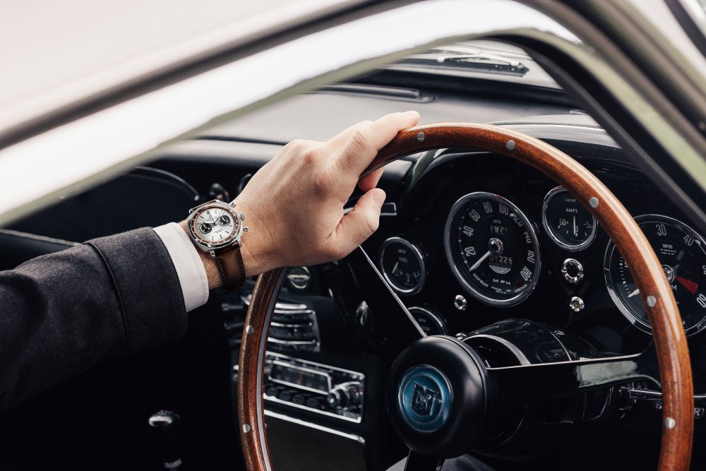 شغف السرعة والفخامة: تعاون Breitling و Aston Martin