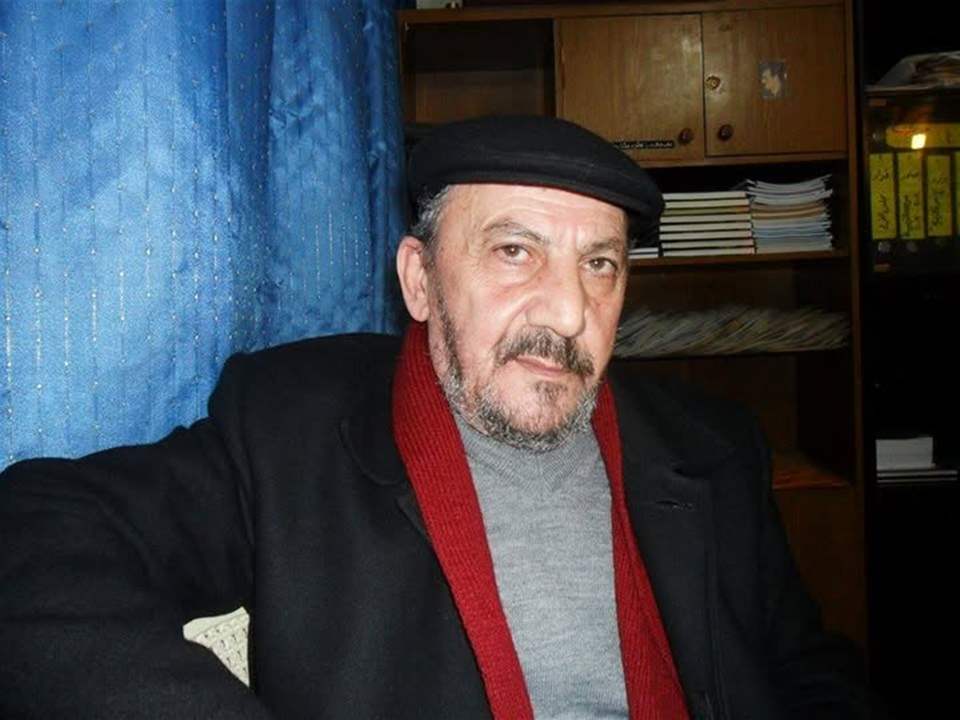 عبد الله شيخ خميس يطمأن جمهوره بإشارة القوة بعد خضوعه لعمليه جراحية ناجحة