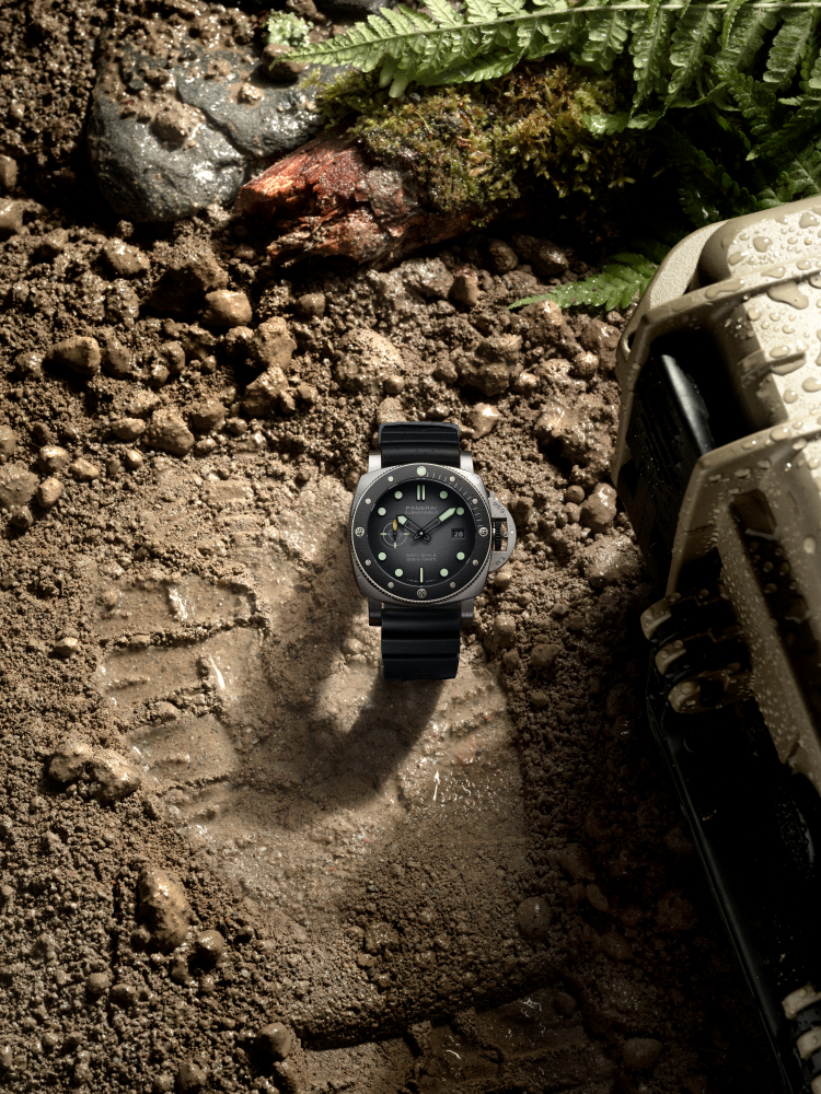 بانيراي تعود للجذور العسكرية وتكشف عن أيقونة الغوص Submersible PAM01756