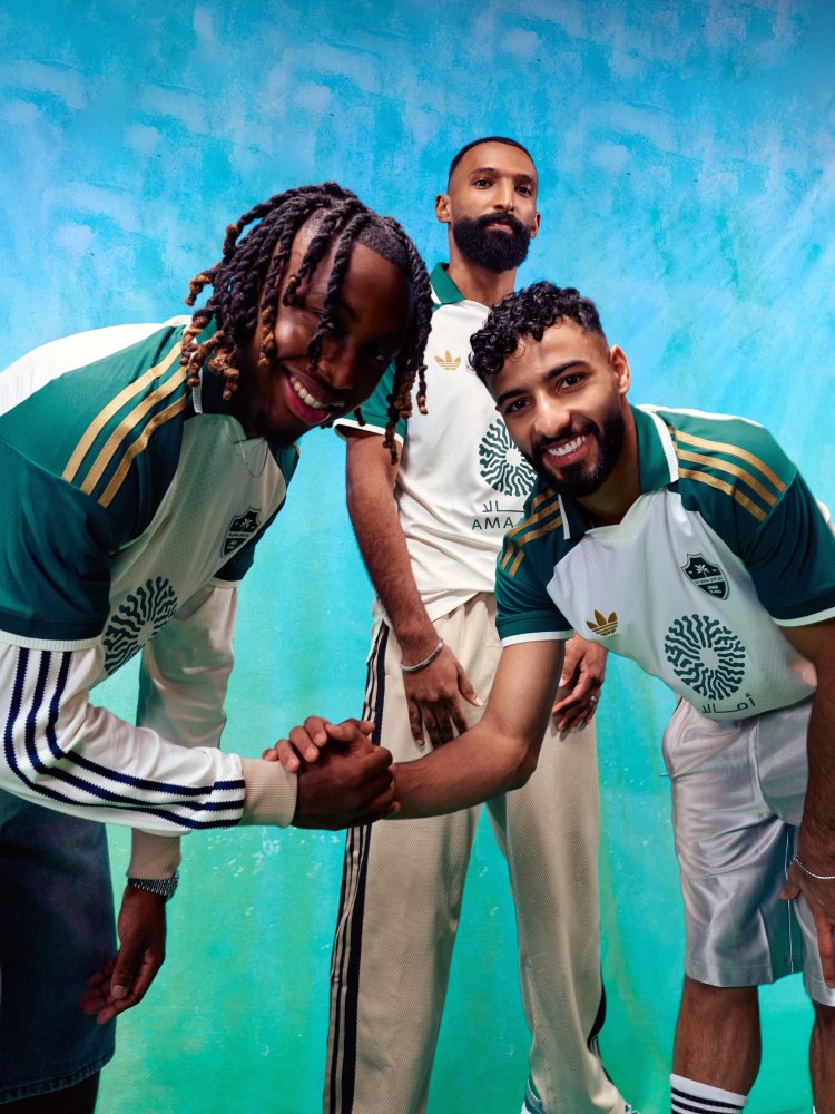 طقم الأهلي الجديد.. أديداس تكشف إطلالة الراقي