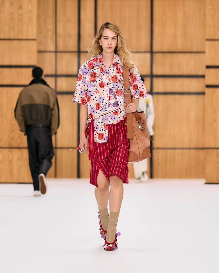 Daniel Lee يقدم رؤية جديدة لدار Burberry في تشكيلة صيف 2027