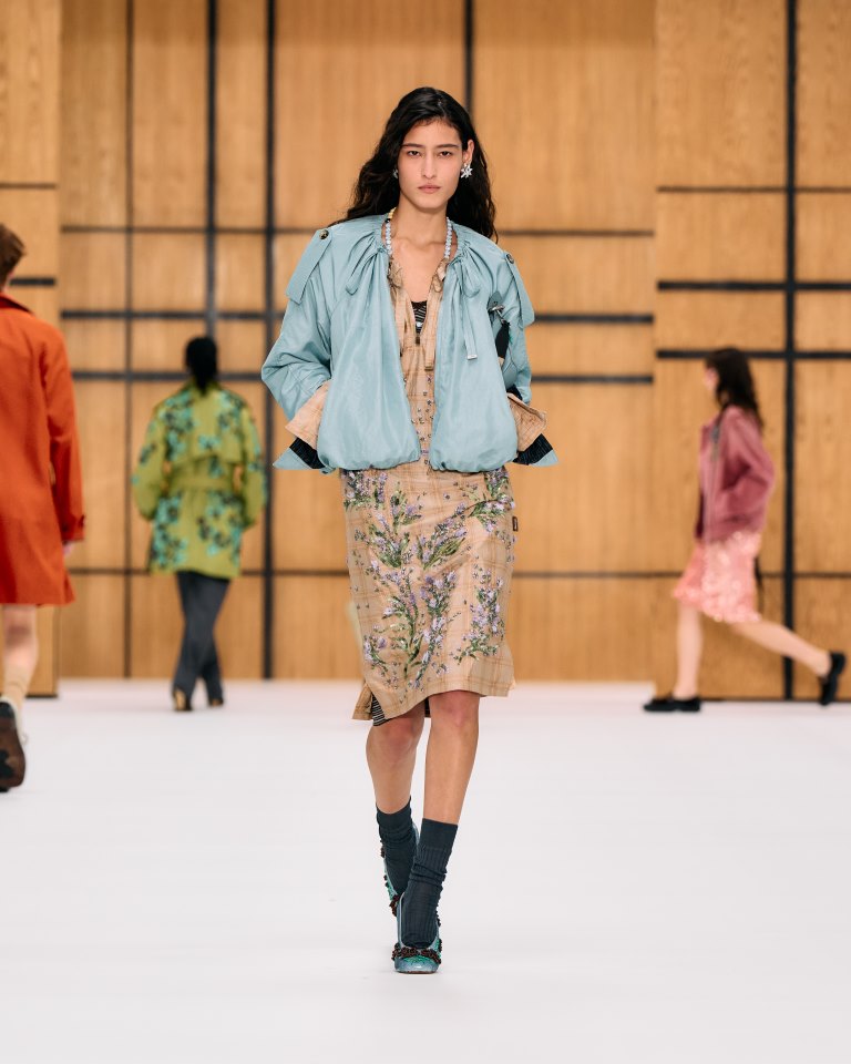 Daniel Lee يقدم رؤية جديدة لدار Burberry في تشكيلة صيف 2027