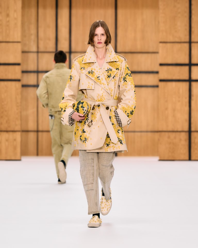 Daniel Lee يقدم رؤية جديدة لدار Burberry في تشكيلة صيف 2027