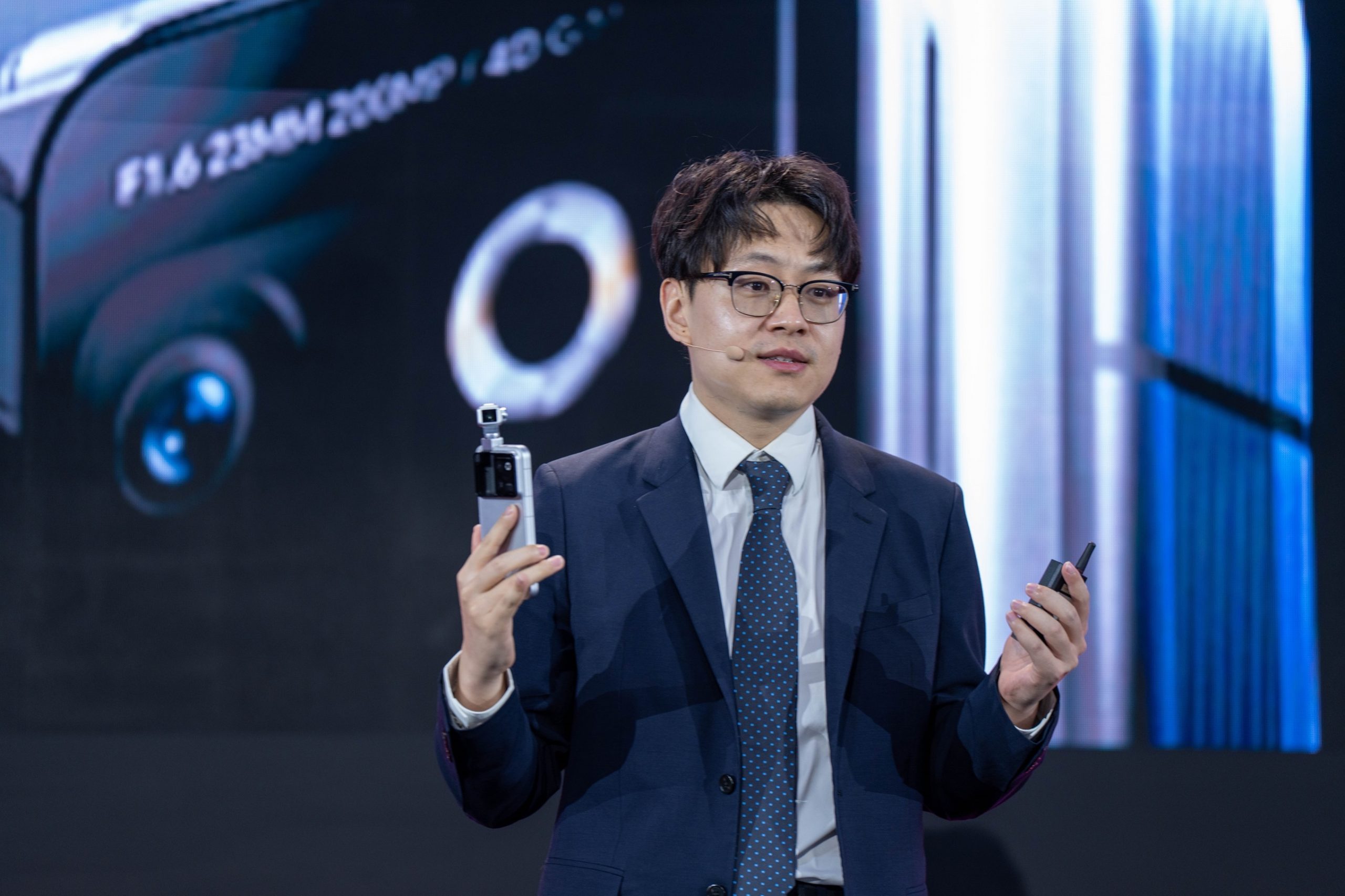 المستقبل بين يديك: HONOR تبهر الجمهور بـ Robot Phone في الرياض