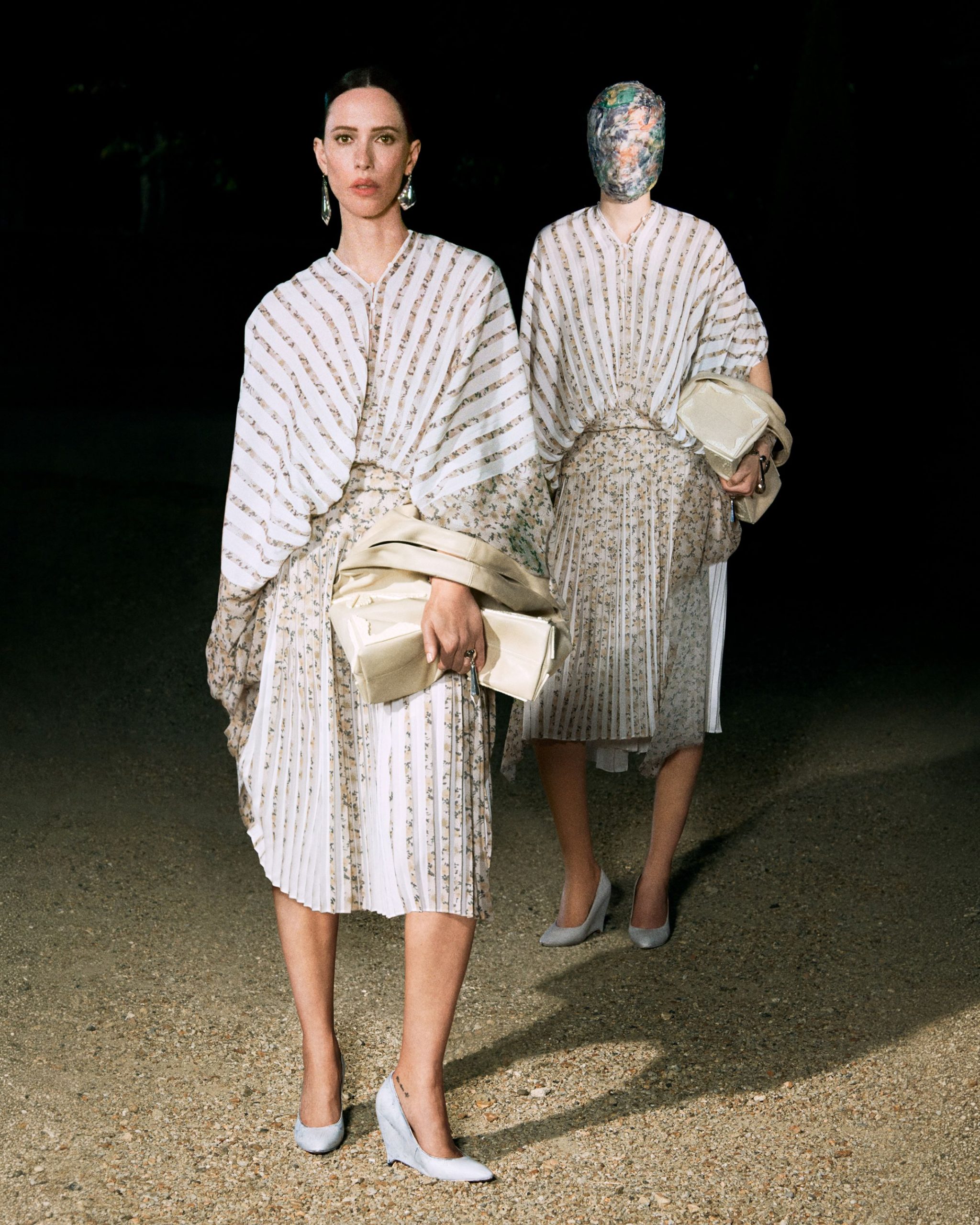 عندما يتحدث الغموض بلغة الموضة.. تشكيلة ANONYMITY من Maison Margiela