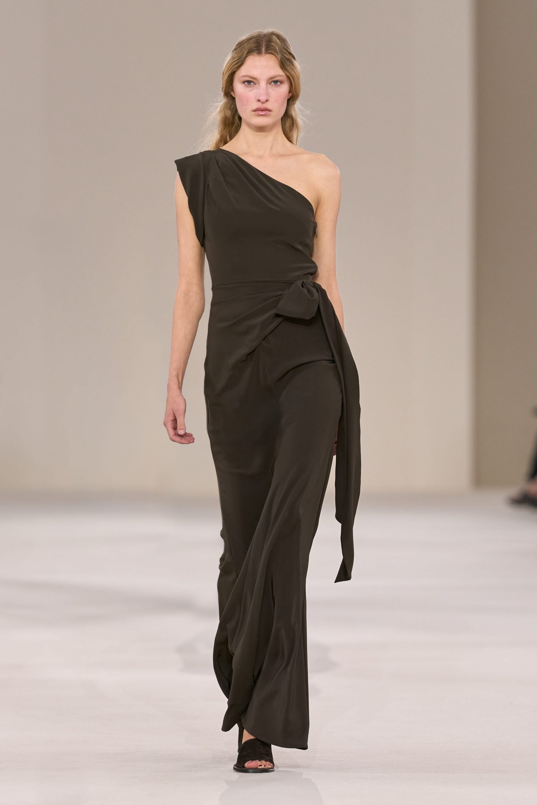 Max Mara تأخذنا في رحلة بعيدة لموسم ربيع وصيف 2027