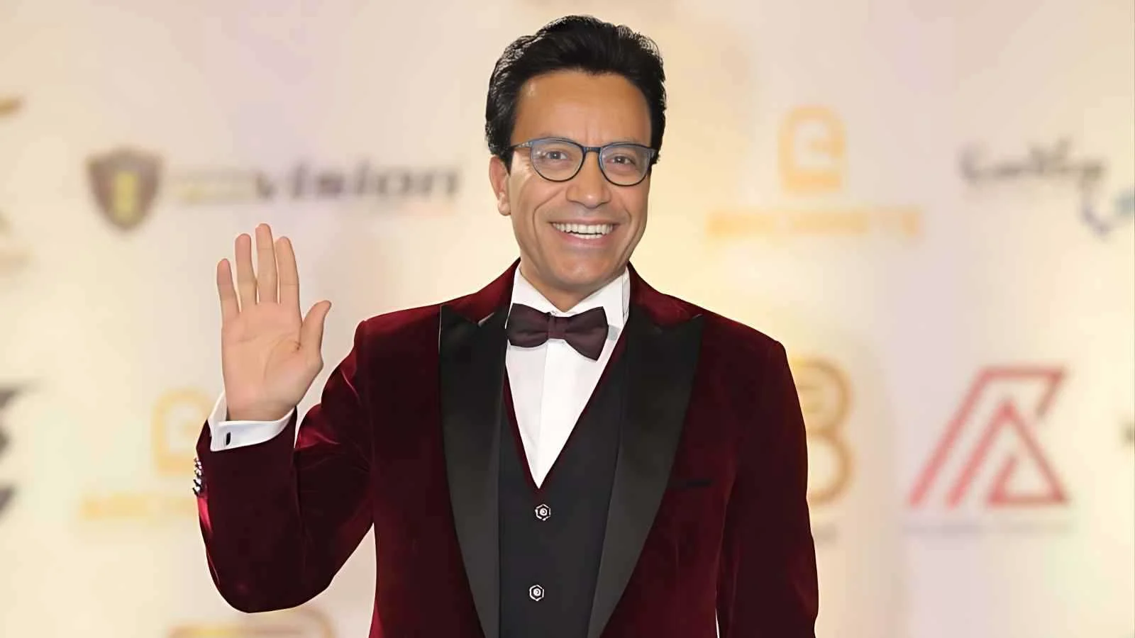 سامح حسين يحذر من إعلان مزيف باسمه لتطبيق مراهنات أنا مش مسؤول عنه نهائيًا